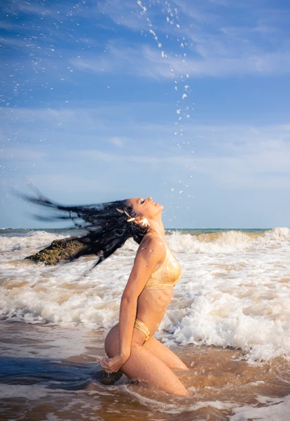 Sesión bikini con Lucía Martín Miss Grand Sevilla en la playa